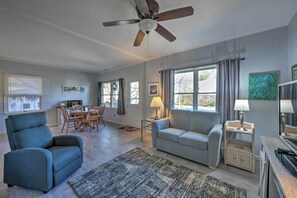 TV - Serene West Cape May Getaway: Walk to Beach! (West Cape May)