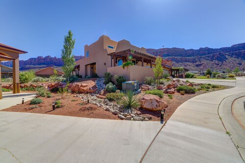 Amazing 3 bed/3 bath:panoramic views, pool/hot tub