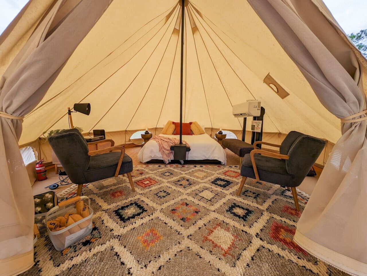 1 bedroom, desk, iron/ironing board, WiFi