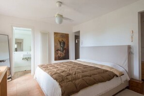 2 dormitorios, tabla de planchar con plancha, wifi y ropa de cama