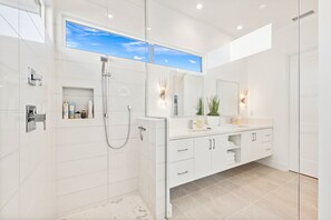 Shower, hair dryer, towels