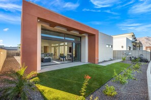 Exterior - Relax and enjoy Palm Springs, private pool, view (Palm Springs)