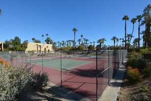 Sport court - Contemporary Ground Floor, End Unit, next to Pool and Tennis (Palm Springs)