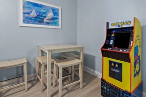 Games room - Spacious 5 bedroom oceanview condo - Cherry Grove Beach (North Myrtle Beach)