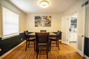 Dining - The Retreat ~ 5 Mins to Graceland! (Memphis)