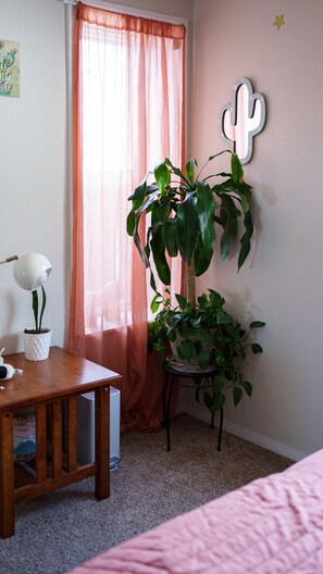 3 slaapkamers, een strijkplank/strijkijzer, wifi, beddengoed