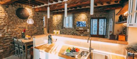 ثلاجة، ميكروويف، فرن، موقد طهي مسطح