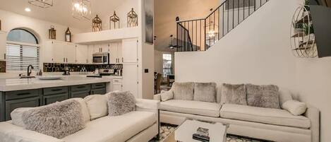 Casa (4 Bedrooms) | Área de sala de estar | Tenis de mesa