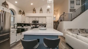 บ้านพัก (4 Bedrooms) | ครั  วส่วนตัว | ตู้เย็น, ไมโครเวฟ, เตาอบ, เครื่องปั่น