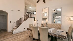 บ้านพัก (4 Bedrooms) | บริเวณนั่งเล่น | โต๊ะปิงปอง