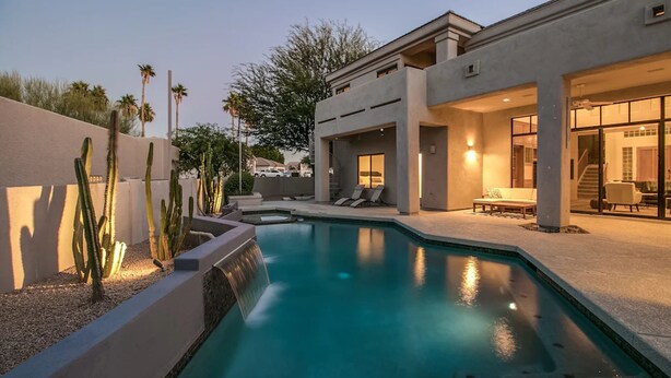 A modern house with a swimming pool, outdoor seating, and a well-maintained garden. - Casa Buenaluxurious Retreat w/2 Masters & Views! (Phoenix)