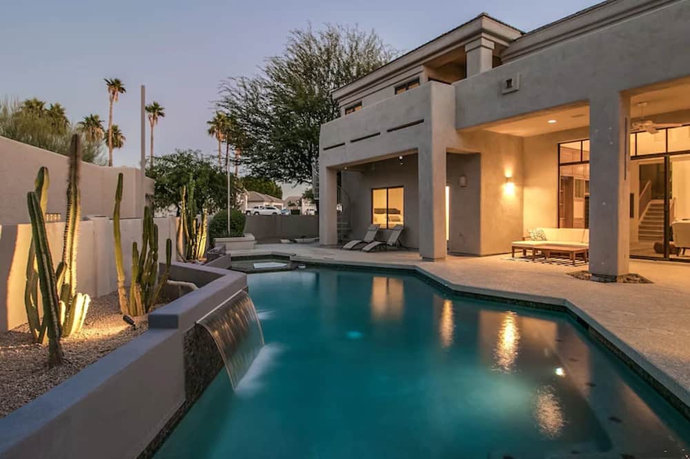 Casa Buenaluxurious Retreat w/2 Masters & Views! - Clearview Hills, AZ