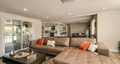 Mid-century Melrose 3bdrm Vintage Vibe With Pool