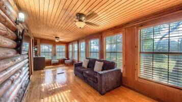 House, 2 Bedrooms | Interior