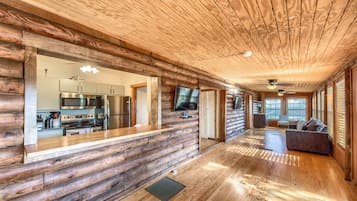 House, 2 Bedrooms | 2 bedrooms, iron/ironing board, free WiFi