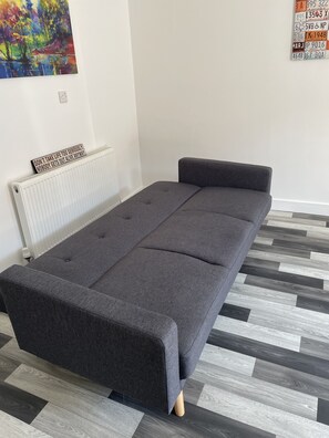 อพาร์ทเมนท์, เตียงควีนไซส์ 1 เตียง และโซฟาเบด | 1 ห้องนอน, Wi-Fi ฟรี, ผ้าปูที่นอน