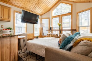 2 bedrooms, iron/ironing board, travel cot, free WiFi