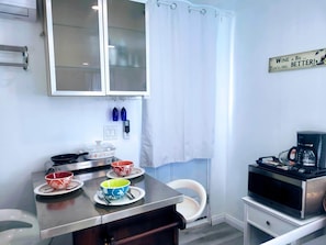 Fridge, microwave, stovetop, coffee/tea maker