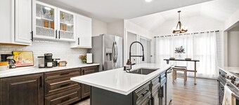 Renovated Ranch Home. Pet Friendly, Game Room, Fire Pit, Grill, Covered Porch