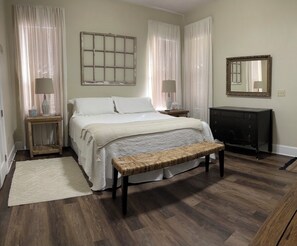 3 bedrooms, in-room safe, WiFi, bed sheets