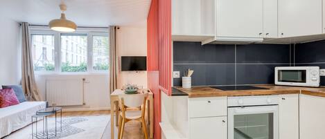 Fridge, microwave, oven, dishwasher