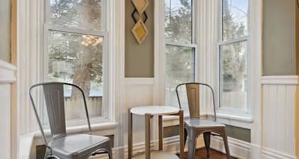 Historic 5th St | Dogs-OK| HotTub-open all yr!