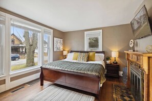 5 Schlafzimmer, Schreibtisch, Bügeleisen/Bügelbrett, kostenloses WLAN