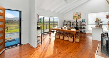 The Lane Retreat