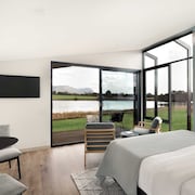 The Lane Retreat