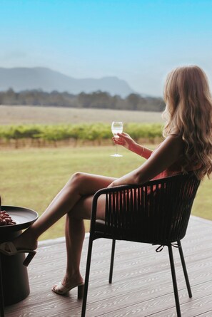 Studio Retreat - Vineyard View