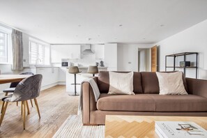 Fernseher, Stereoanlage