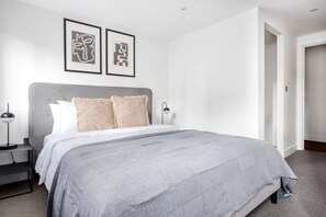 2 habitaciones, tabla de planchar con plancha, wifi y ropa de cama