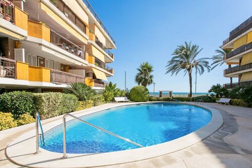 Unique Sea views & Beachfront Apartment