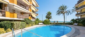 Unique Sea views & Beachfront Apartment