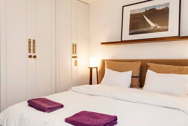 2 bedrooms, iron/ironing board, travel cot, WiFi