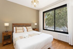 3 bedrooms, travel cot, WiFi, bed sheets