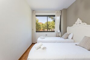 3 bedrooms, travel cot, WiFi, bed sheets