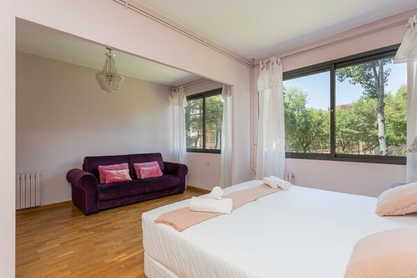 3 bedrooms, iron/ironing board, travel crib, free WiFi