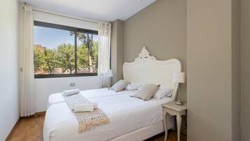 3 slaapkamers, een strijkplank/strijkijzer, reisbedje, gratis wifi
