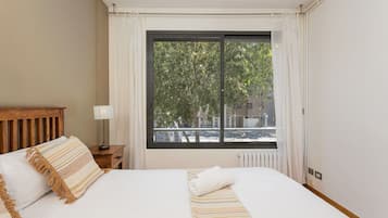 3 slaapkamers, een strijkplank/strijkijzer, reisbedje, gratis wifi
