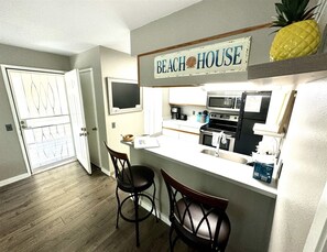 冰箱、微波炉、烤箱、炉灶