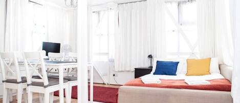 1 bedroom, iron/ironing board, travel crib, WiFi