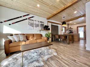 Smart TV, fireplace, DVD player