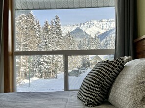 4 bedrooms, desk, travel cot, free WiFi