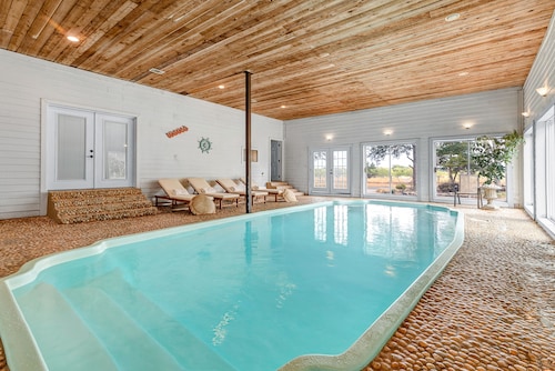 Host the Perfect Stay:15-Person House with Indoor Pool, 2 Grills & Entertainment