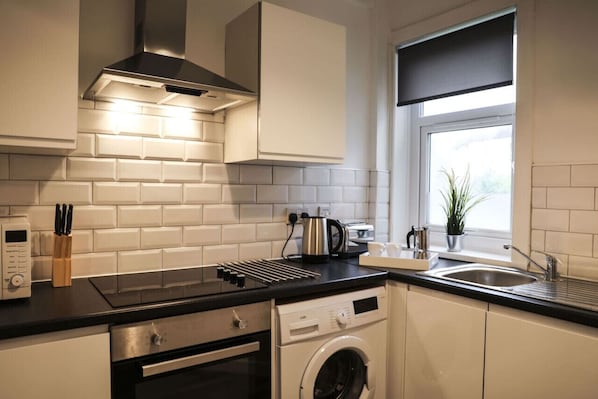 Fridge, microwave, oven, stovetop