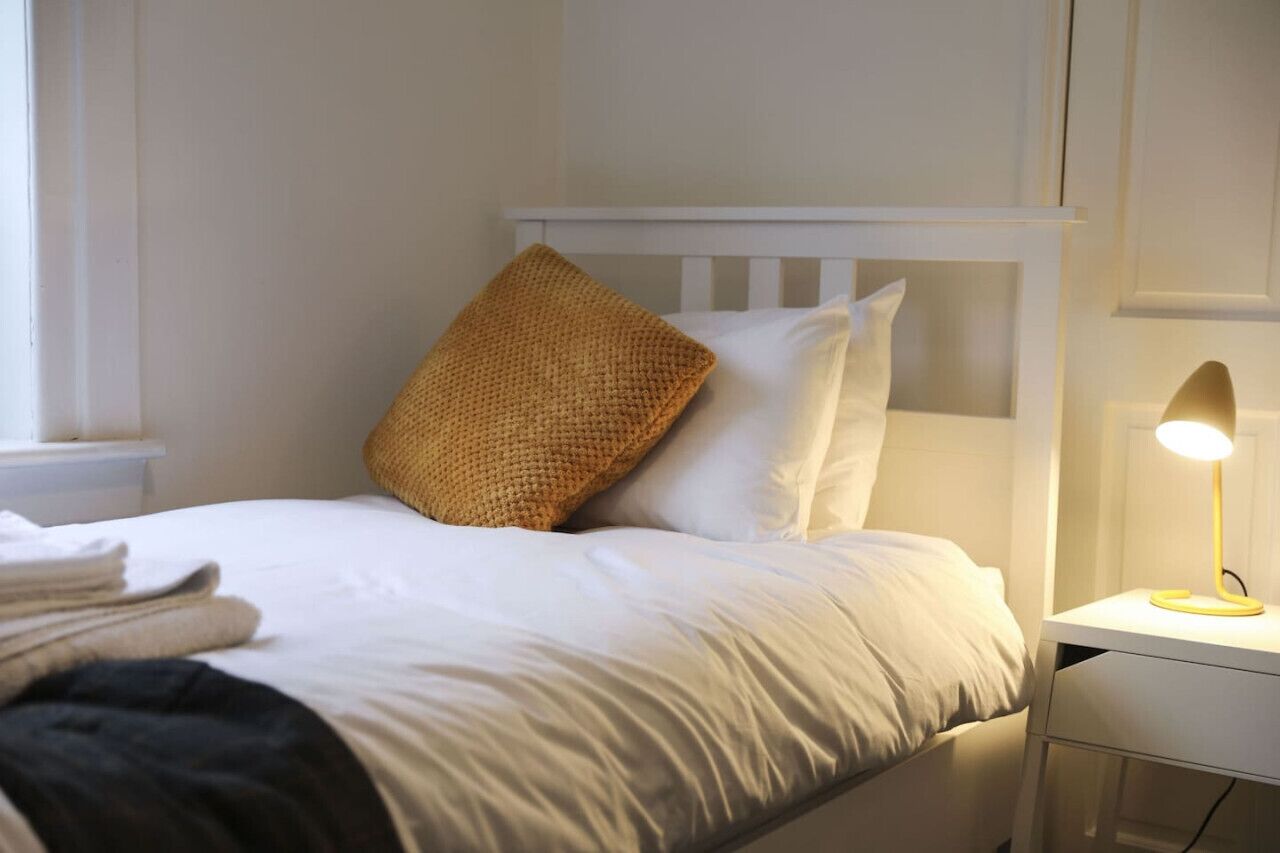 2 habitaciones, tabla de planchar con plancha y wifi gratis 