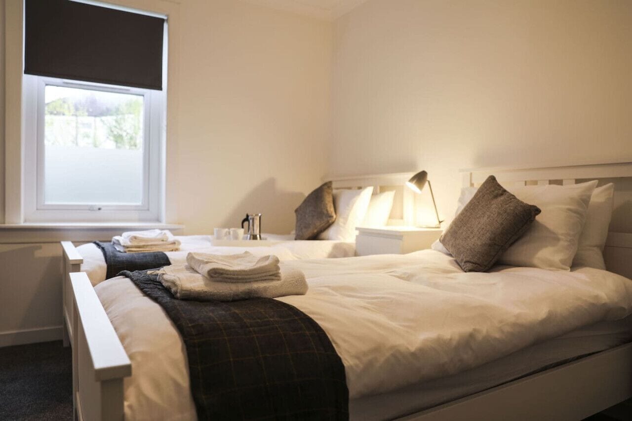 2 habitaciones, tabla de planchar con plancha y wifi gratis 