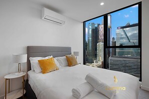 Laptop workspace, iron/ironing board, rollaway beds, WiFi - Lumina Suites (West Melbourne)