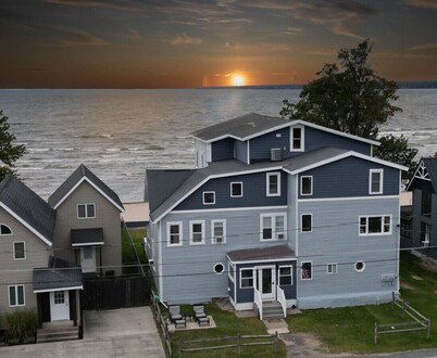 Penthouse | Historic Oneida Lakefront Condo 5